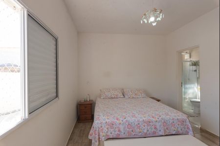 Casa à venda com 106m², 3 quartos e 5 vagasSuíte