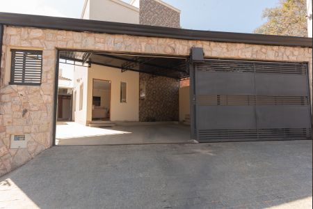 Casa à venda com 106m², 3 quartos e 5 vagasGaragem
