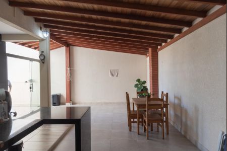 Casa à venda com 106m², 3 quartos e 5 vagasEspaço Gourmet