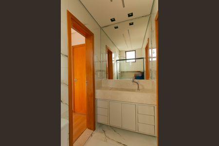 Apartamento à venda com 164m², 4 quartos e 4 vagas Apartamento à venda com 164m², 4 quartos e 4 vagasBanheiro da Suíte 2