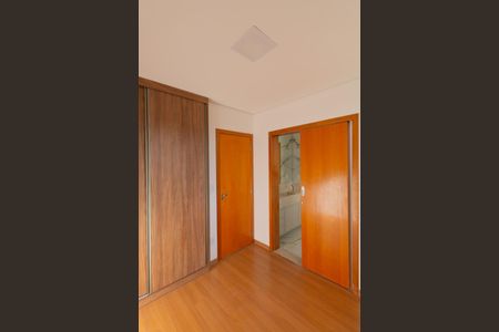 Apartamento à venda com 164m², 4 quartos e 4 vagas Apartamento à venda com 164m², 4 quartos e 4 vagasSuíte 2