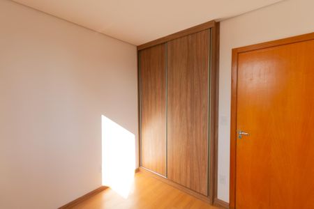 Apartamento à venda com 164m², 4 quartos e 4 vagas Apartamento à venda com 164m², 4 quartos e 4 vagasSuíte 2