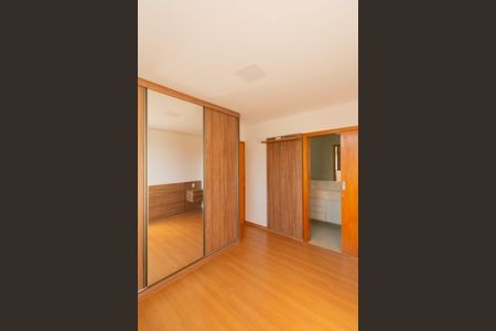 Apartamento à venda com 164m², 4 quartos e 4 vagas Apartamento à venda com 164m², 4 quartos e 4 vagasQuarto 2