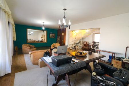 Casa à venda com 251m², 3 quartos e 2 vagasSala