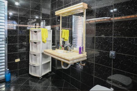 Casa à venda com 270m², 5 quartos e sem vaga Casa à venda com 270m², 5 quartos e sem vagaCasa 2 - Banheiro Social