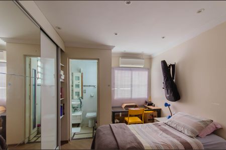 Casa à venda com 250m², 5 quartos e 2 vagasSuíte 2