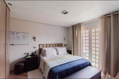 Casa à venda com 250m², 5 quartos e 2 vagasSuíte 3