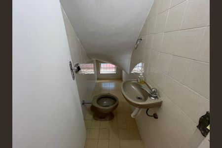 Casa à venda com 140m², 4 quartos e 2 vagas Casa à venda com 140m², 4 quartos e 2 vagasLavabo