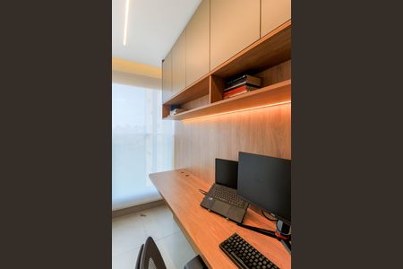 Apartamento à venda com 145m², 3 quartos e 2 vagas Apartamento à venda com 145m², 3 quartos e 2 vagasEscritório