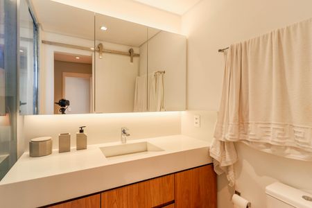 Apartamento à venda com 145m², 3 quartos e 2 vagas Apartamento à venda com 145m², 3 quartos e 2 vagasBanheiro da Suíte 1