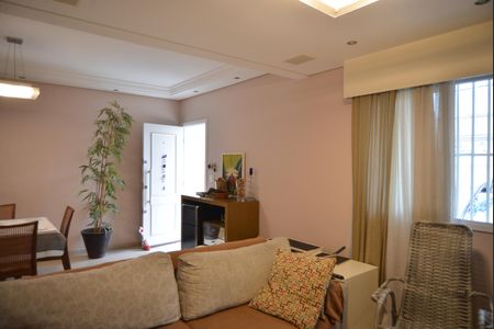 Casa à venda com 125m², 3 quartos e 2 vagasSala