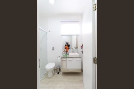 Casa à venda com 224m², 3 quartos e 3 vagas Casa à venda com 224m², 3 quartos e 3 vagasBanheiro 2