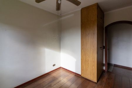 Casa à venda com 240m², 5 quartos e 3 vagas Casa à venda com 240m², 5 quartos e 3 vagasCasa 2 - Quarto 3