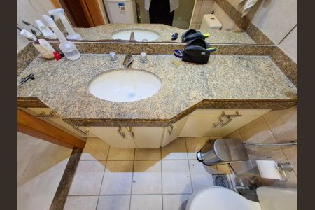 Apartamento à venda com 64m², 2 quartos e 1 vaga Apartamento à venda com 64m², 2 quartos e 1 vagaBanheiro