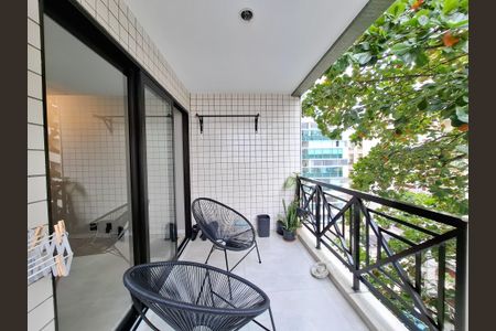 Apartamento à venda com 64m², 2 quartos e 1 vaga Apartamento à venda com 64m², 2 quartos e 1 vagaVaranda