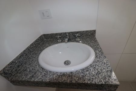 Apartamento à venda com 82m², 3 quartos e 2 vagasBanheiro Social - Pia