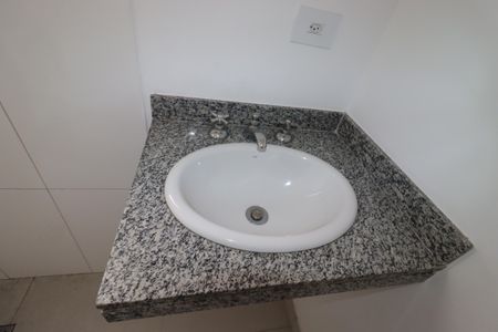 Apartamento à venda com 81m², 3 quartos e 2 vagasBanheiro Social - Pia