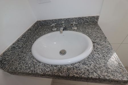 Apartamento à venda com 82m², 3 quartos e 3 vagasBanheiro Social - Pia