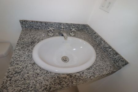 Apartamento à venda com 82m², 3 quartos e 2 vagasBanheiro da Suíte - Pia