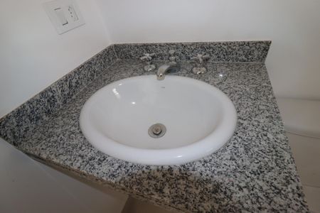 Apartamento à venda com 82m², 3 quartos e 2 vagasBanheiro da Suíte - Pia