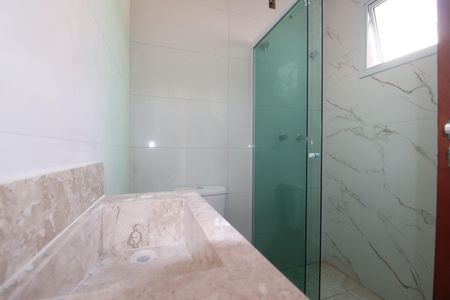 Casa de condomínio à venda com 127m², 3 quartos e 2 vagasBanheiro Social