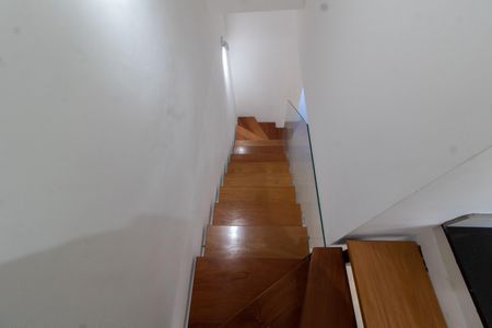 Casa de condomínio à venda com 79m², 2 quartos e 2 vagas Casa de condomínio à venda com 79m², 2 quartos e 2 vagasEscada