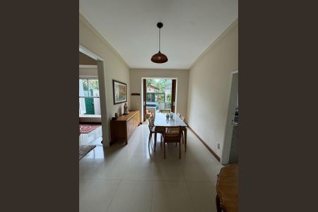 Casa à venda com 254m², 3 quartos e 2 vagas