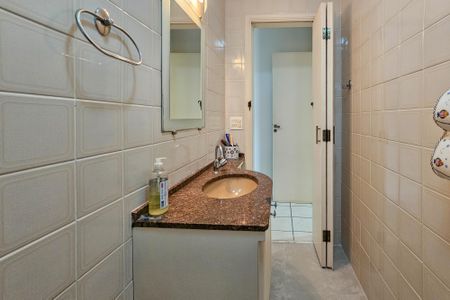 Apartamento para alugar com 92m², 2 quartos e 2 vagas Apartamento para alugar com 92m², 2 quartos e 2 vagasBanheiro da suíte