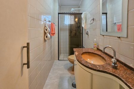 Apartamento para alugar com 92m², 2 quartos e 2 vagas Apartamento para alugar com 92m², 2 quartos e 2 vagasBanheiro da suíte