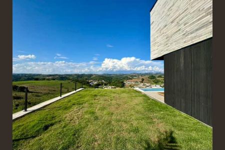 Casa à venda com 383m², 2 quartos e 4 vagasFoto 02