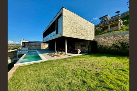 Casa à venda com 383m², 2 quartos e 4 vagasFoto 01