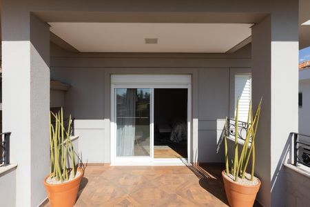 Casa à venda com 370m², 4 quartos e 2 vagas Casa à venda com 370m², 4 quartos e 2 vagasVaranda da Suíte 3