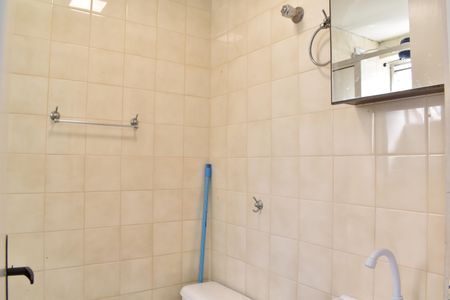 Banheiro de kitnet/studio para alugar com 1 quarto, 21m² em Bigorrilho, Curitiba