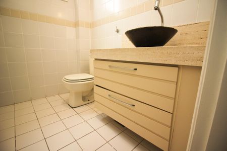 Casa de condomínio à venda com 215m², 3 quartos e 3 vagasLavabo 1