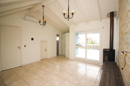 Casa de condomínio à venda com 215m², 3 quartos e 3 vagasSala 2