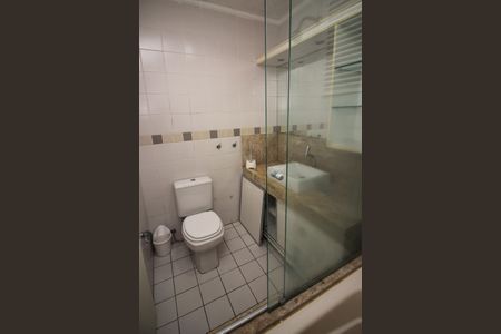 Casa de condomínio à venda com 215m², 3 quartos e 3 vagasBanheiro Social