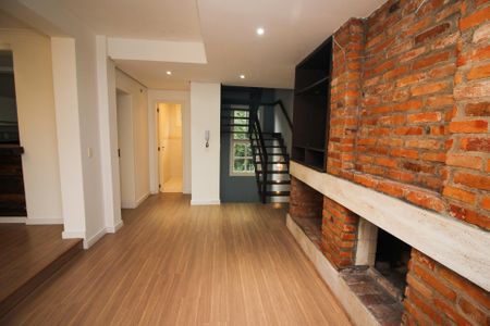 Casa de condomínio à venda com 215m², 3 quartos e 3 vagasSala 1