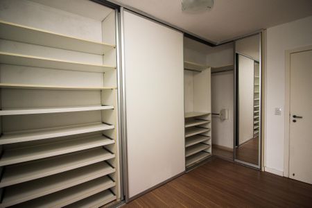 Casa de condomínio à venda com 215m², 3 quartos e 3 vagasQuarto 1