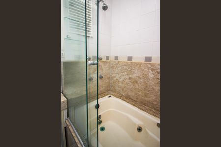 Casa de condomínio à venda com 215m², 3 quartos e 3 vagasBanheiro Social