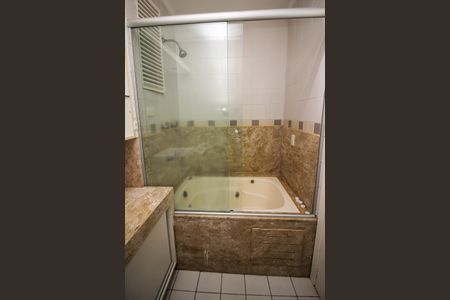 Casa de condomínio à venda com 215m², 3 quartos e 3 vagasBanheiro Social