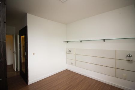 Casa de condomínio à venda com 215m², 3 quartos e 3 vagasQuarto 2