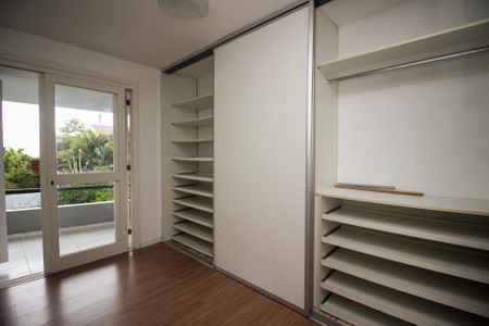 Casa de condomínio à venda com 215m², 3 quartos e 3 vagasQuarto 1