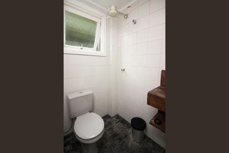 Casa de condomínio à venda com 215m², 3 quartos e 3 vagasBanheiro de Serviço