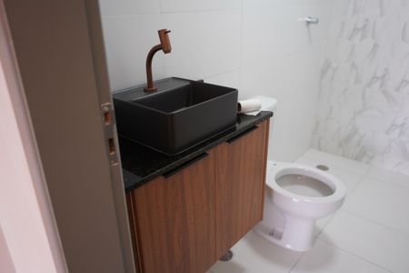 Banheiro de kitnet/studio à venda com 1 quarto, 27m² em Vila Invernada, São Paulo