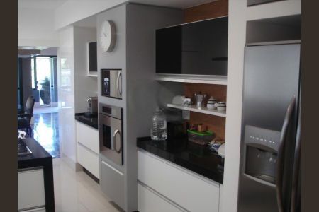 Apartamento à venda com 246m², 4 quartos e 4 vagas