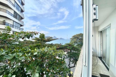 Vista da sala de apartamento à venda com 2 quartos, 129m² em Copacabana, Rio de Janeiro