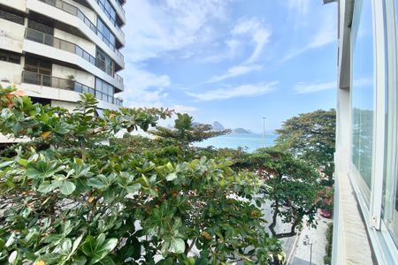 Apartamento à venda com 129m², 2 quartos e sem vagaVista