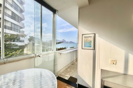 Sala de apartamento à venda com 2 quartos, 129m² em Copacabana, Rio de Janeiro