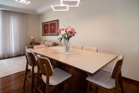 Apartamento à venda com 139m², 3 quartos e 2 vagas Apartamento à venda com 139m², 3 quartos e 2 vagasSala