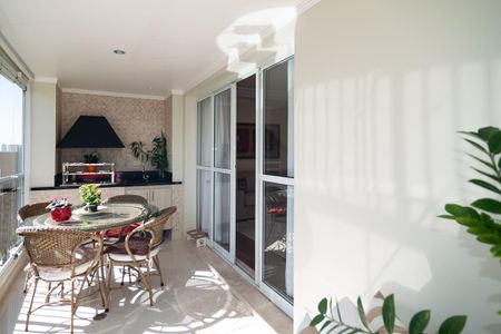 Apartamento à venda com 139m², 3 quartos e 2 vagas Apartamento à venda com 139m², 3 quartos e 2 vagasSacada/Sala